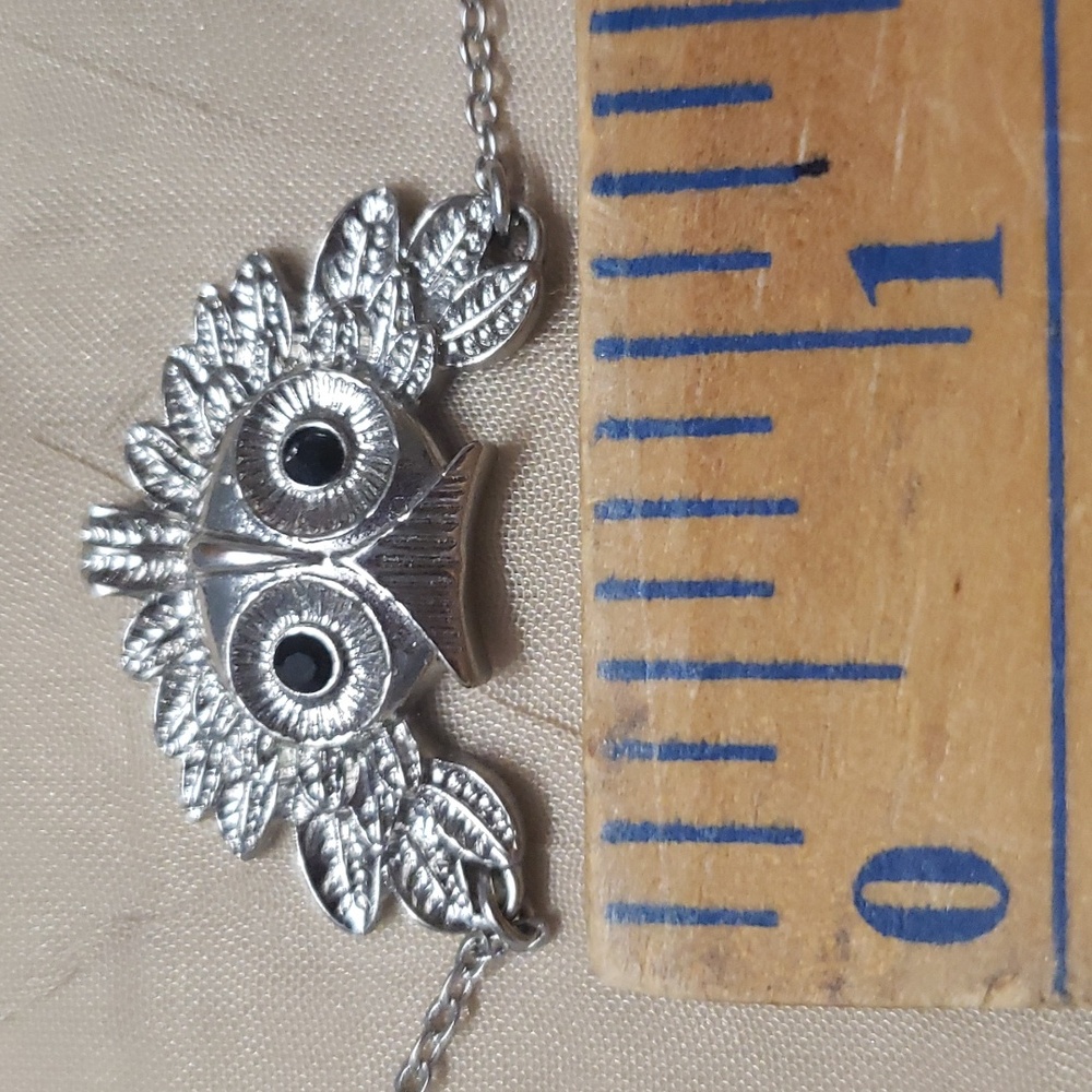Vintage Beautiful Silver Tone Owl Pendant Necklace. - Picture 7 of 7